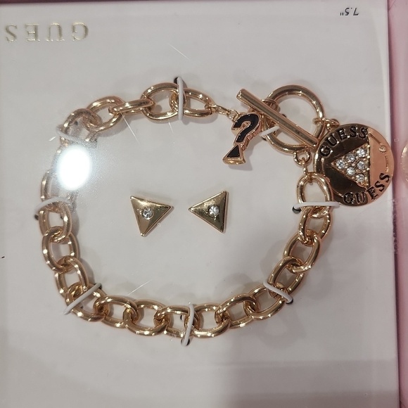 🔹️Guess🔹️ Gold Bracelet and Earring Set in a pink Guess gift box - Picture 3 of 3
